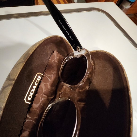 Coach Sunglasses...no scratches w case - Picture 2 of 3